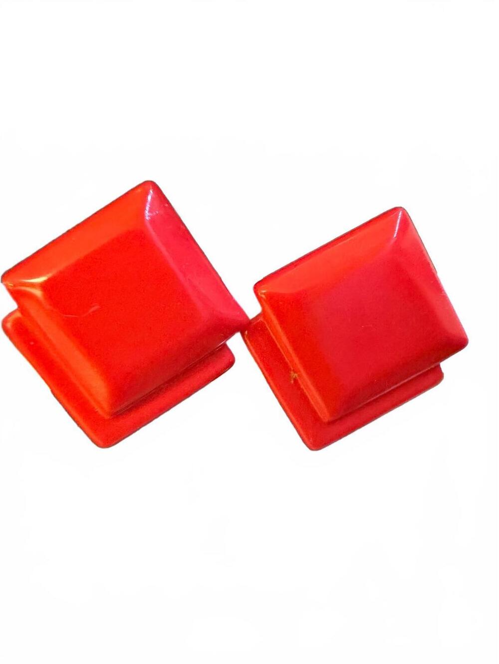 Red square earrings